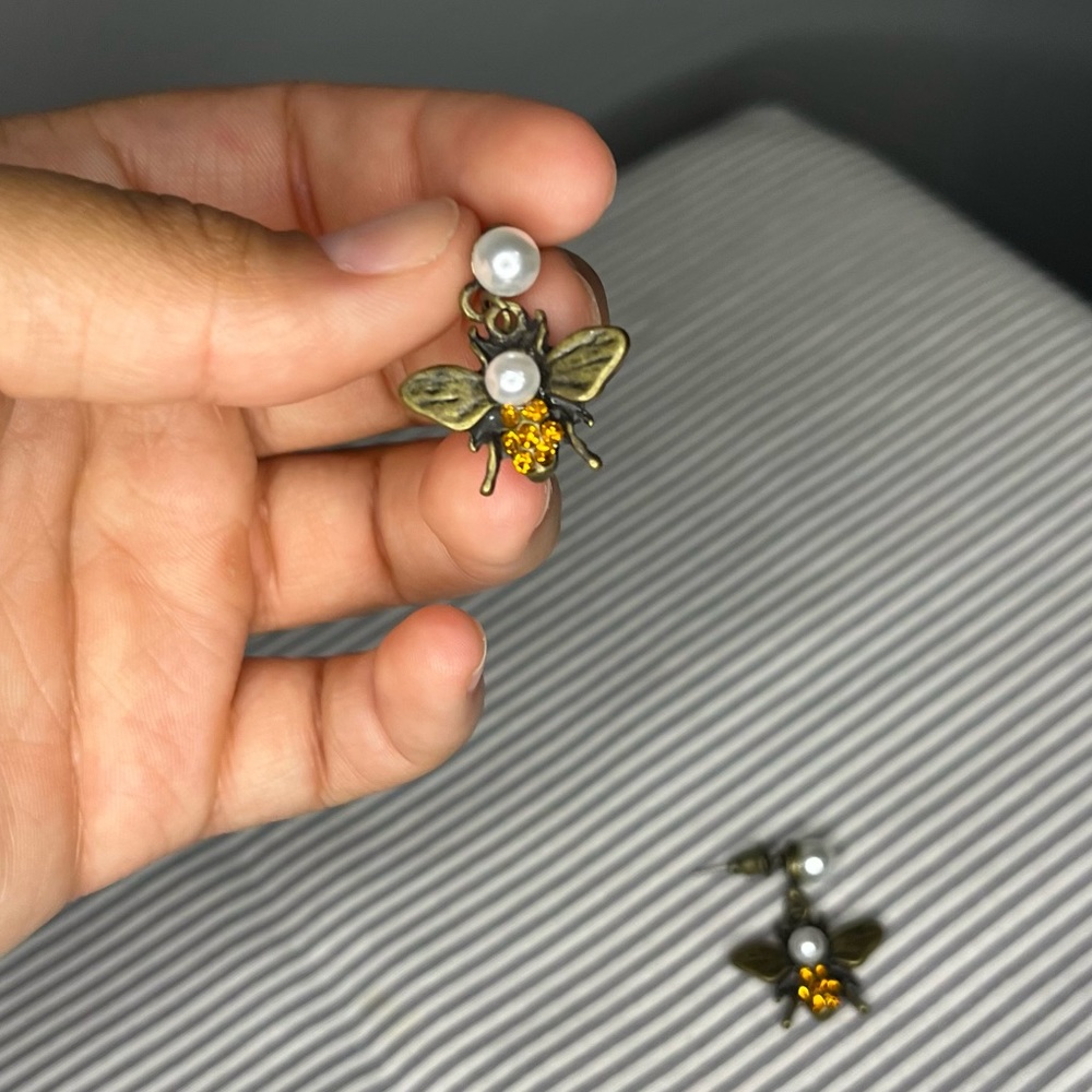 gold bee earrings